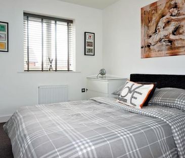 2 Bed Terraced House, Wardle Street, M40 - Photo 1
