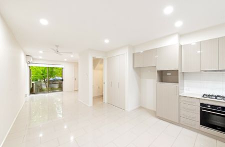 2 Bedroom Townhouse In Great Location - Photo 4