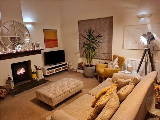 A detached, character cottage in this edge of village location just close to Oxford and positioned in the charming village of Wytham. - Photo 1