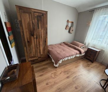 Room in a Shared House, Nowell Road, SW13 - Photo 2