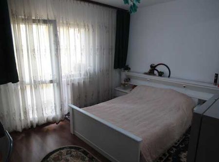 Apartament cu 3 camere, 75 mp, decomandat, zona Kaufland - Photo 2