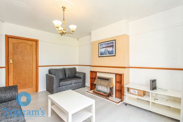 References Pending - 4 bed Semi-Detached House - Photo 1