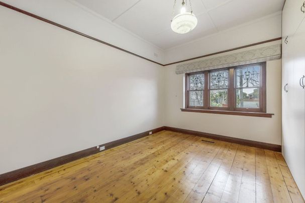 2 Narrawong Crescent, Caulfield South - Photo 1