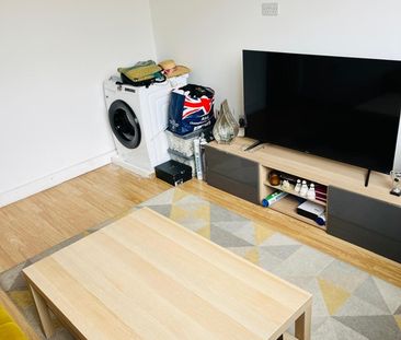 2 Bed Flat, Biscot Road, LU3 - Photo 2