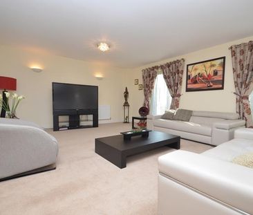 Heacham Avenue, Ickenham, UB10 - Photo 1