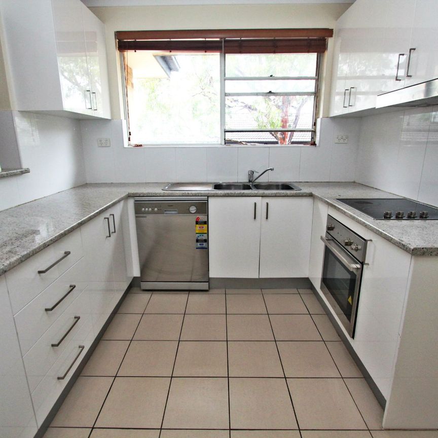 Spacious 2 Bedroom Apartment - Photo 1