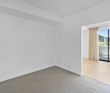 AVAILABLE NOW - Subiaco's Perfectly Positioned Apartment - Photo 1