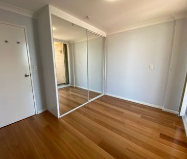 Ultra Convenient Two Bedroom Apartment With Secured Parking - Hurst... - Photo 6