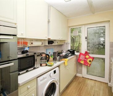 4 bedroom semi-detached house to rent - Photo 6