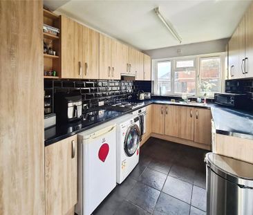 4 bedroom semi-detached house to rent - Photo 6