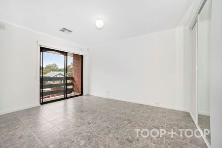 LIGHT-FILLED KENSINGTON TOWNHOUSE - Photo 3