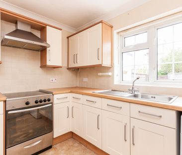 2 bedroom mid-terrace to rent Furness Road - Photo 3