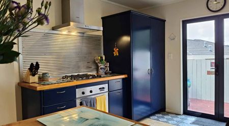 Modern & Funky Split-Level Home - Photo 2