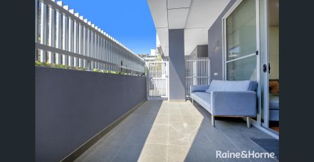 Contemporary Two Bedroom Apartment In The Heart of Marrickville - Photo 5