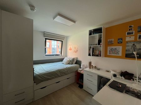 Room in a Shared House, Blackburn Road, NW6 - Photo 3