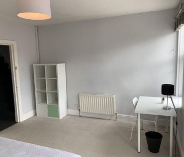 4 bedroom end of terrace house to rent - Photo 5