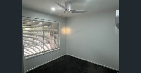 LUXURY CBD TOWNHOUSE THAT MAKES A STATEMENT ON A 412 SQM CORNER BLOCK - Photo 4