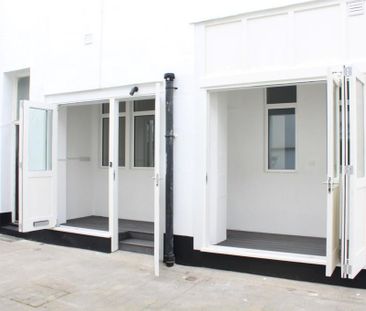 1 bedroom mews to rent - Photo 3