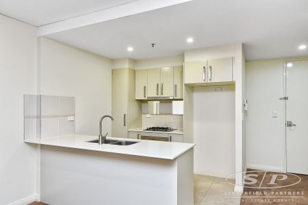 Luxury One Bedroom Apartment - Photo 3