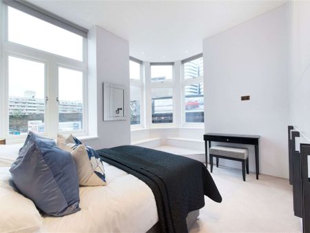 Immaculate 2 bedroom apartment situated on the 1st floor of this incredible modern development. Featuring high ceilings throughout, the apartment is well proportioned, modern and bright. - Photo 3