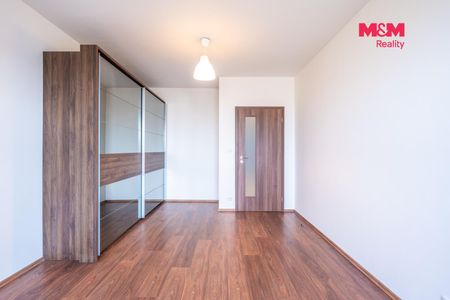 Pronájem bytu 2+kk 60 m², Hlučkova 813, Praha - Photo 3