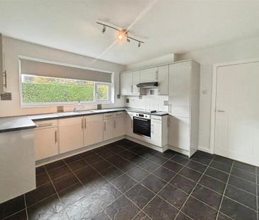 3 bedroom detached bungalow to rent - Photo 1