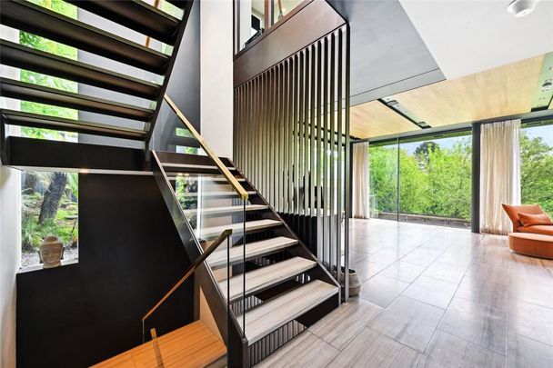 6 bedroom detached house to rent - Photo 1