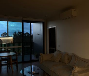 Hawthorn - Photo 1