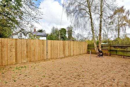 Three bedroom house in the popular village of Nuneham Courtenay - Photo 5