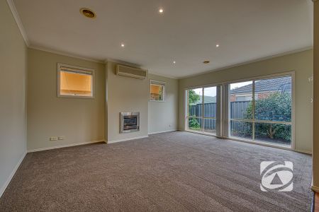 UNBEATABLE CONVENIENCE - Photo 4