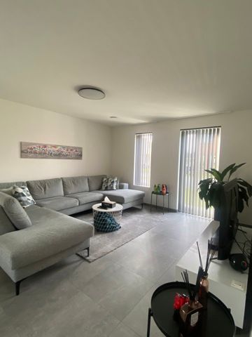 Ruime halfopen gezinswoning met 3 slaapkamers - Photo 3