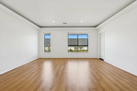 Brand New Luxury Family Home with Exceptional Space - Photo 2