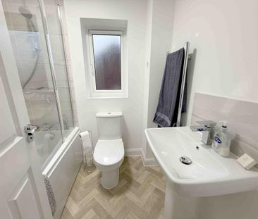 3 bedroom semi-detached house to rent - Photo 2