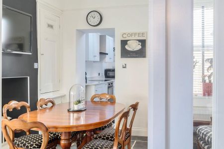 4 bedroom terraced house to rent - Photo 5