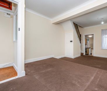 End Of Terrace House to rent - Charles Street, Greenhithe, DA9 - Photo 1