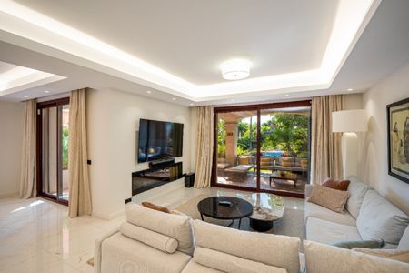 5 Bedroom Townhouse For Rent in Nueva Andalucía, Málaga - Photo 3