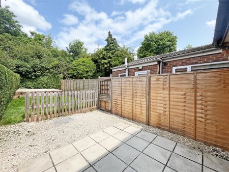 2 bedroom Terraced House to rent - Photo 5