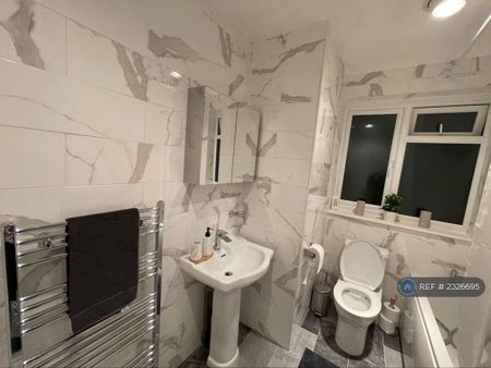 1 bedroom flat to rent - Photo 5