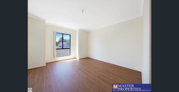 Large 3 Bedroom Townhouse - Photo 1