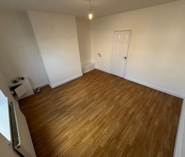 2 bed Terraced - To Let - Photo 4