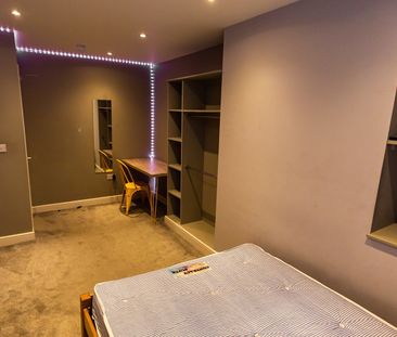 6 Bed Terraced House, Lawrence Road, L15 - Photo 4