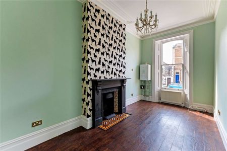 A fine stone built bay fronted family house on the cusp of fashionable Whiteladies Road. - Photo 4