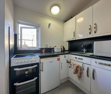 1 bedroom in a house share to rent - Photo 5