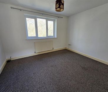 2 bedroom end of terrace house to rent - Photo 3