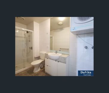 Spacious Apartment In Great Location - Photo 5