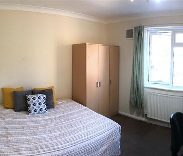 Room For Rent Blossom Square, Portsmouth - Photo 3
