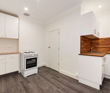 Freshly Painted Studio Apartment - Unfurnished. - Photo 4