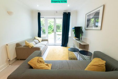 6 bedroom detached house to rent - Photo 2