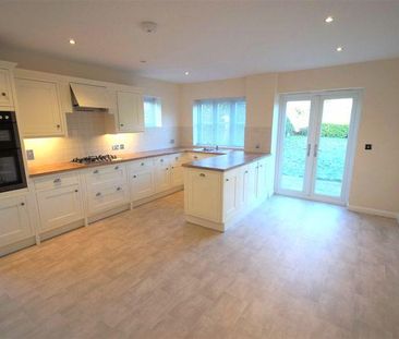 4 bedroom detached house to rent - Photo 6