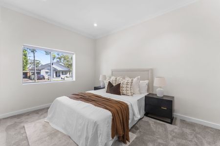 Newly renovated family home the optimum in location, size and finishes - Photo 3